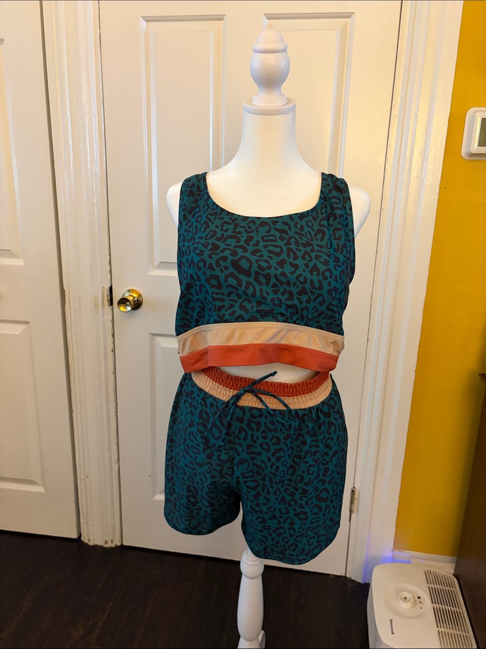 Bikini Set -Green Leopard Scoop Neck Sporty Bikini Top with Boy Short Set - Picture 3 of 5
